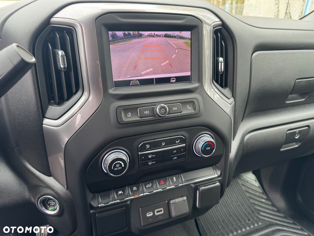 Chevrolet Silverado - 26