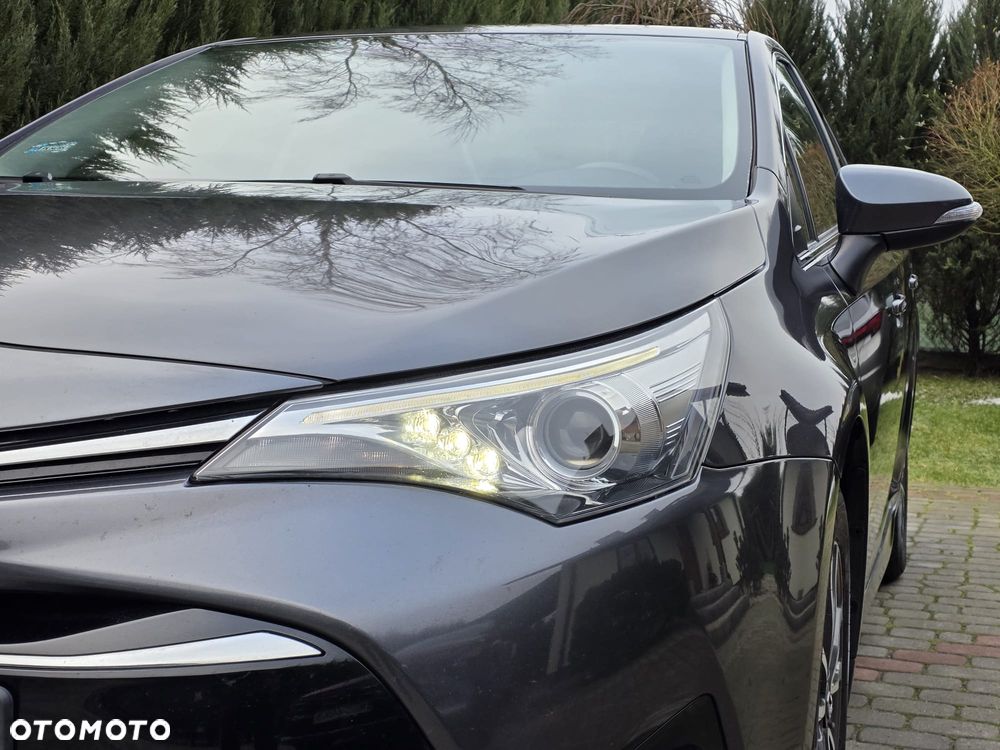 Toyota Avensis 1.8 Premium MS - 32