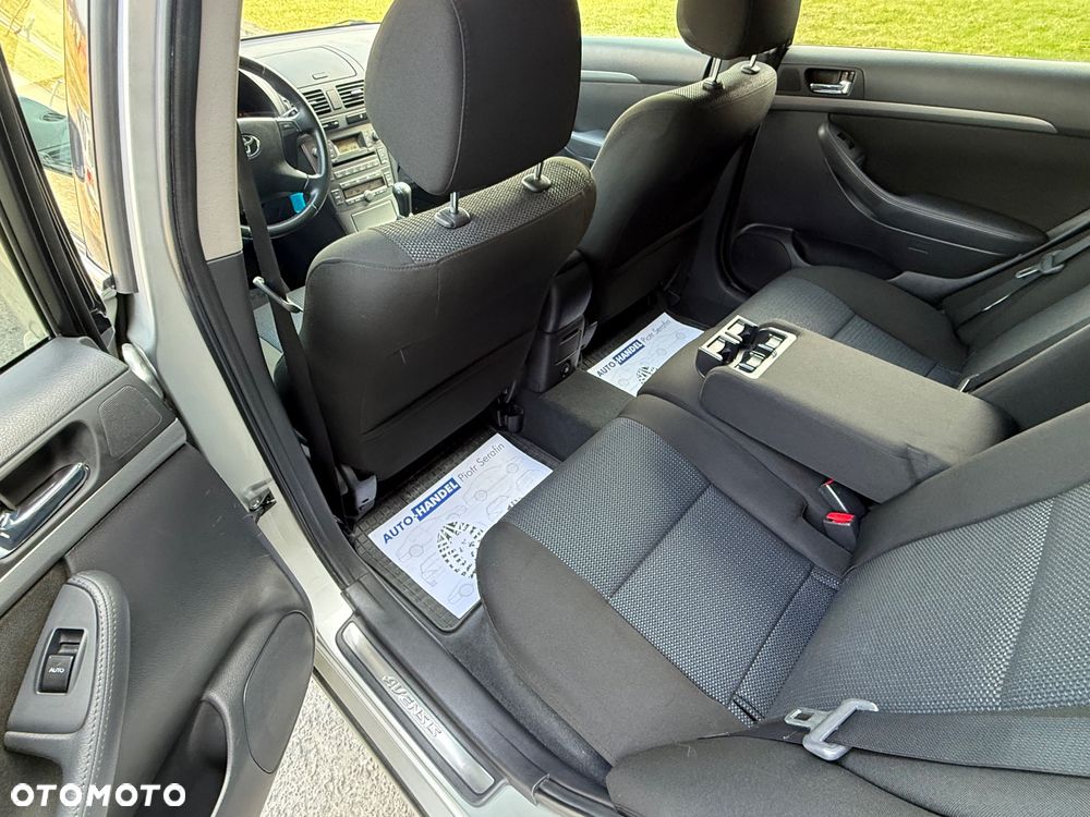 Toyota Avensis 1.8 VVT-i Combi - 17