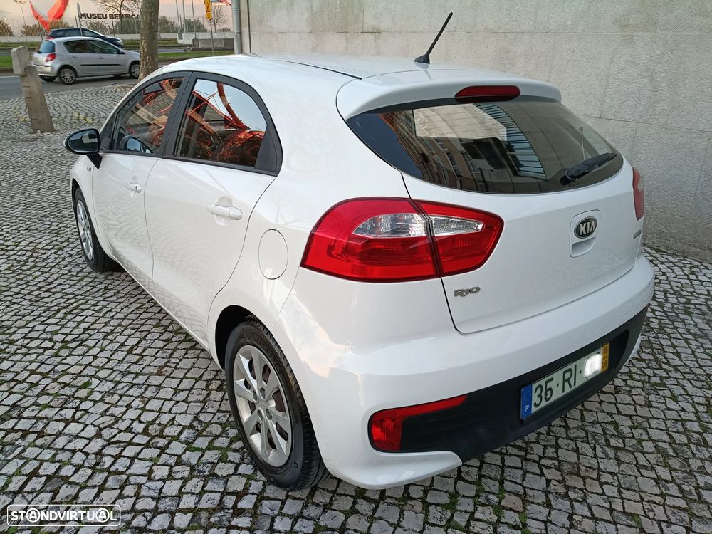 Kia Rio 1.1 CRDi LX ISG - 4