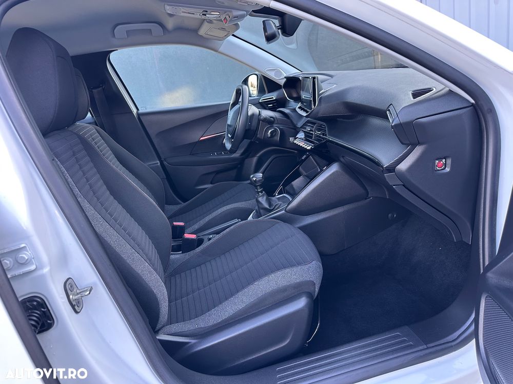 Peugeot 2008 - 8