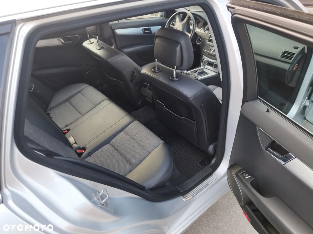 Mercedes-Benz Klasa C 200 CGI Automatik BlueEFFICIENCY Avantgarde - 14