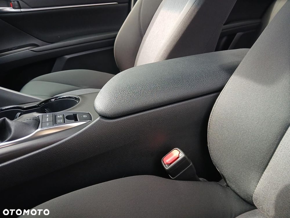 Toyota Camry 2.5 Hybrid Comfort CVT - 35