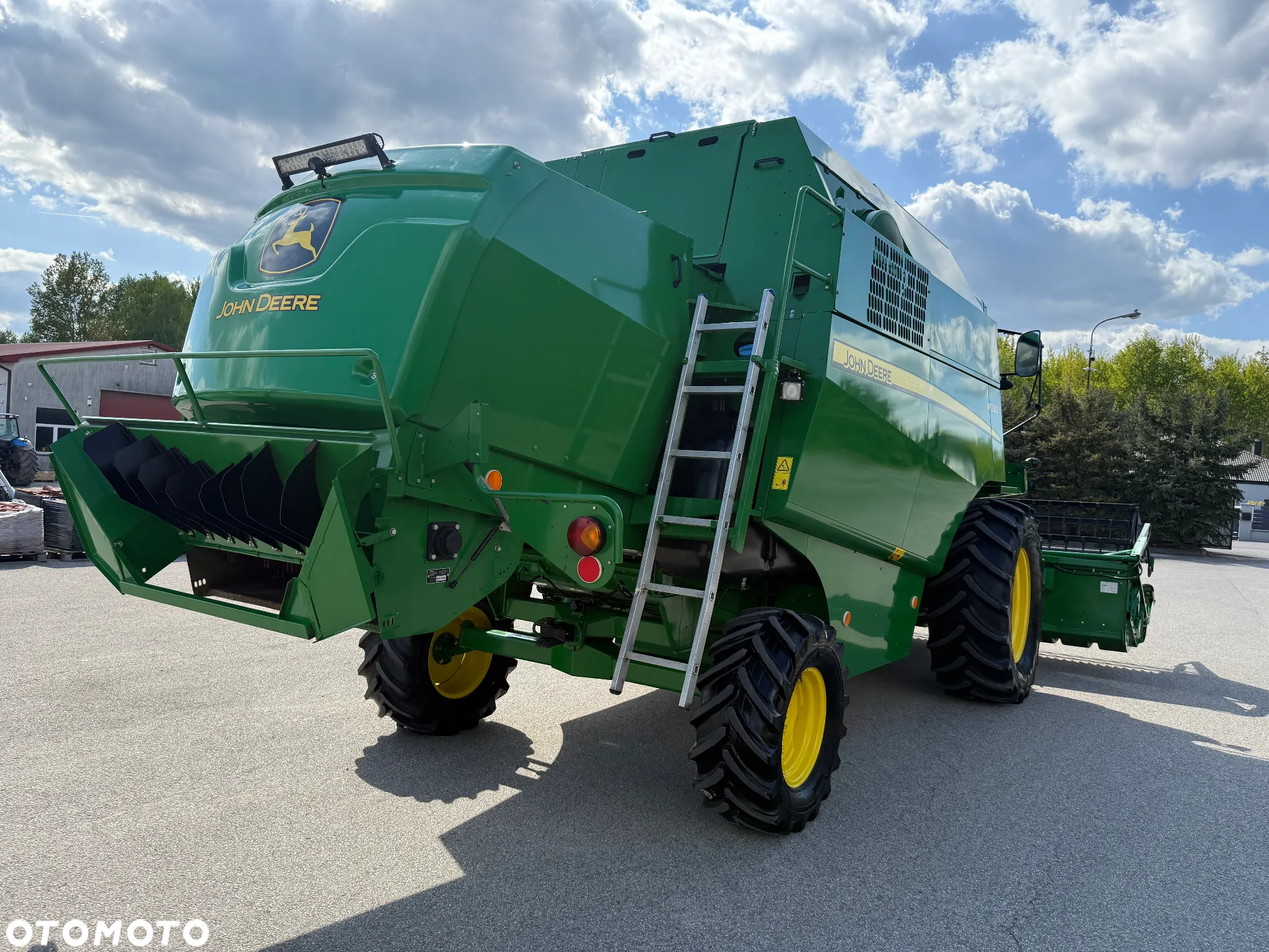 John Deere W 330 - 10