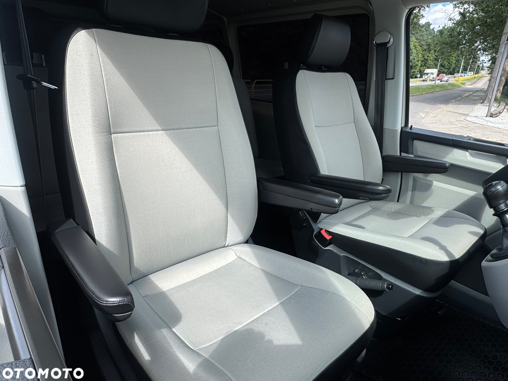 Volkswagen Caravelle 2.0 TDI L1 Highline - 25