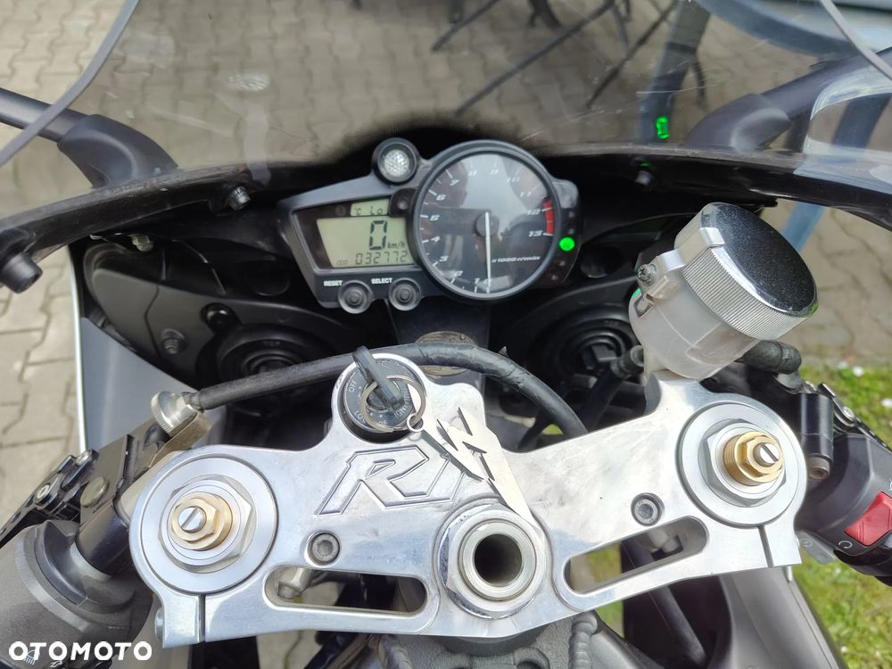 Yamaha R1 - 6