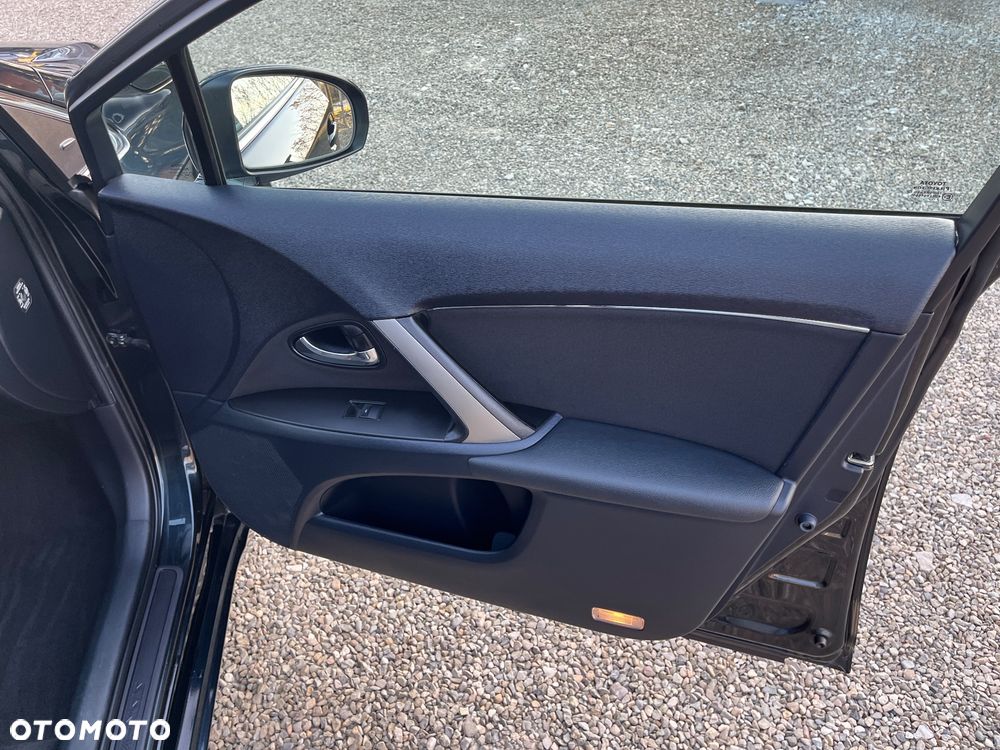 Toyota Avensis - 36