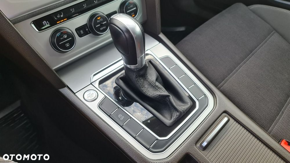 Volkswagen Passat Variant 2.0 TDI BMT Comfortline DSG - 26