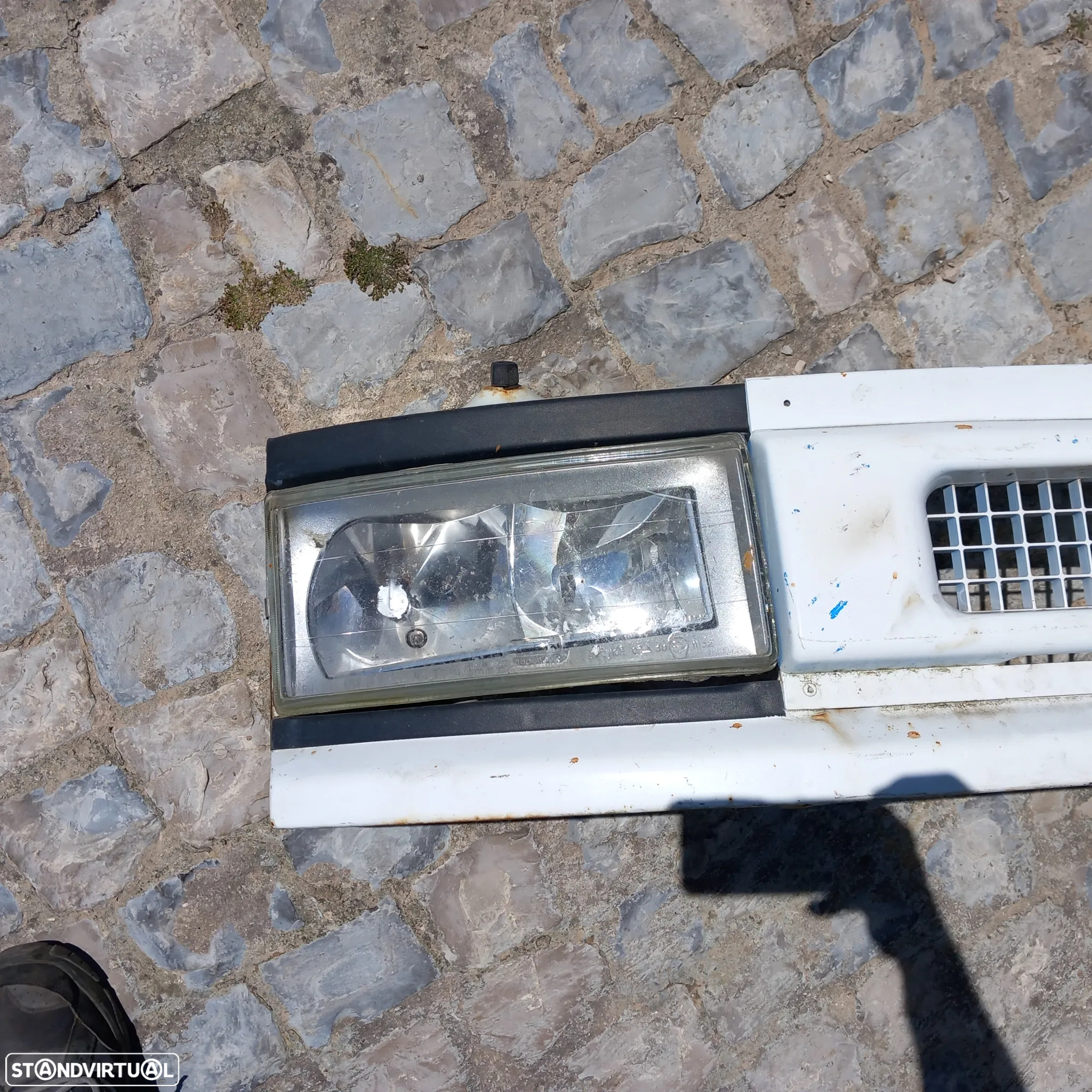 Grelha e farois iveco ano 2000 - 2