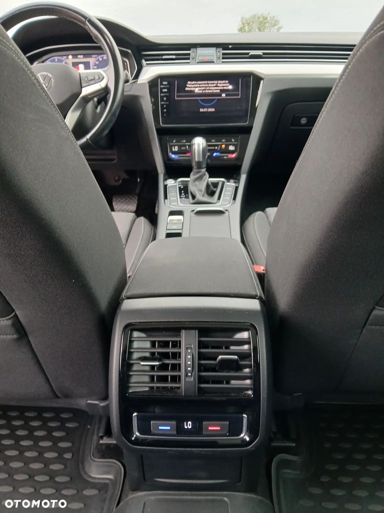 Volkswagen Passat - 13