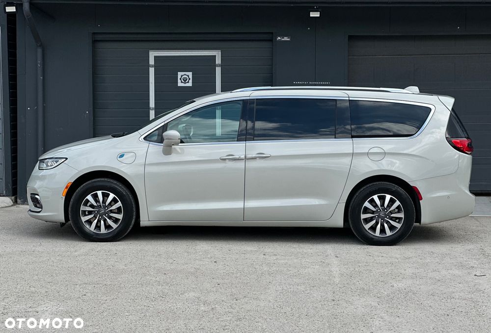 Chrysler Pacifica - 2
