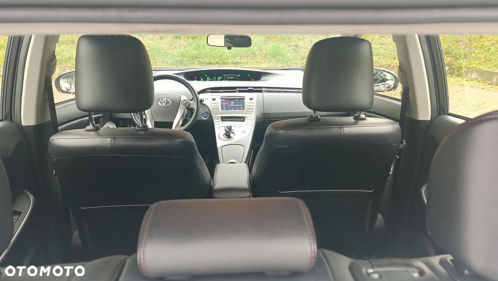 Toyota Prius (Hybrid) Comfort - 12