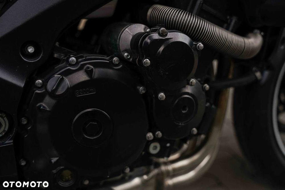Suzuki GSR - 18