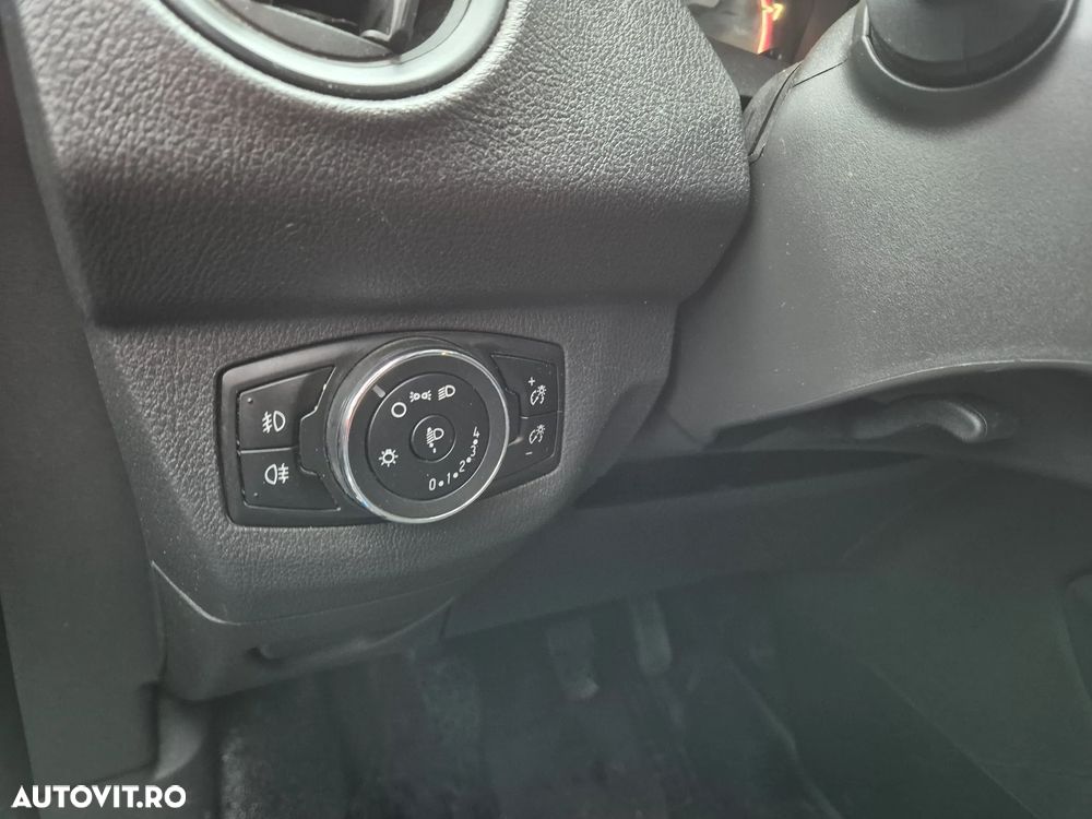 Ford Transit Courier - 26