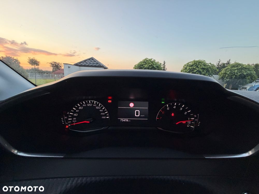 Peugeot 208 PureTech 100 Allure - 24