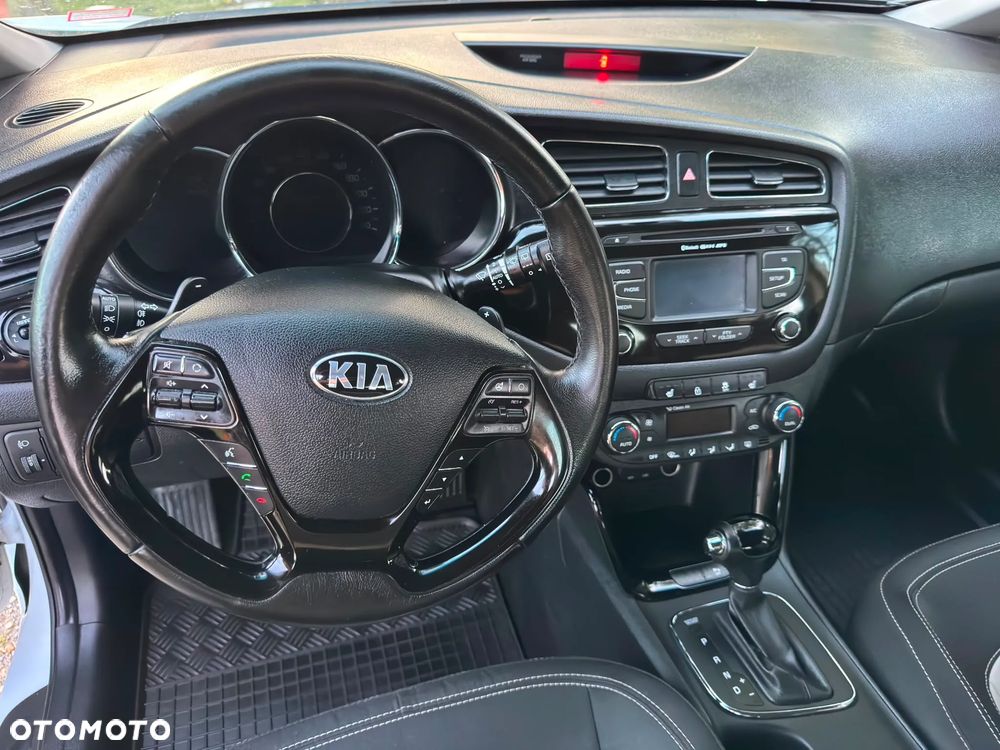 Kia Ceed - 11