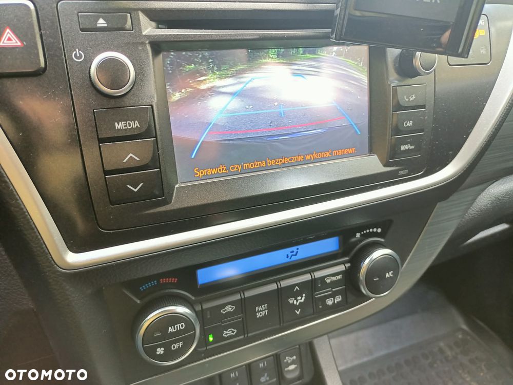 Toyota Auris 1.6 Prestige MS - 9