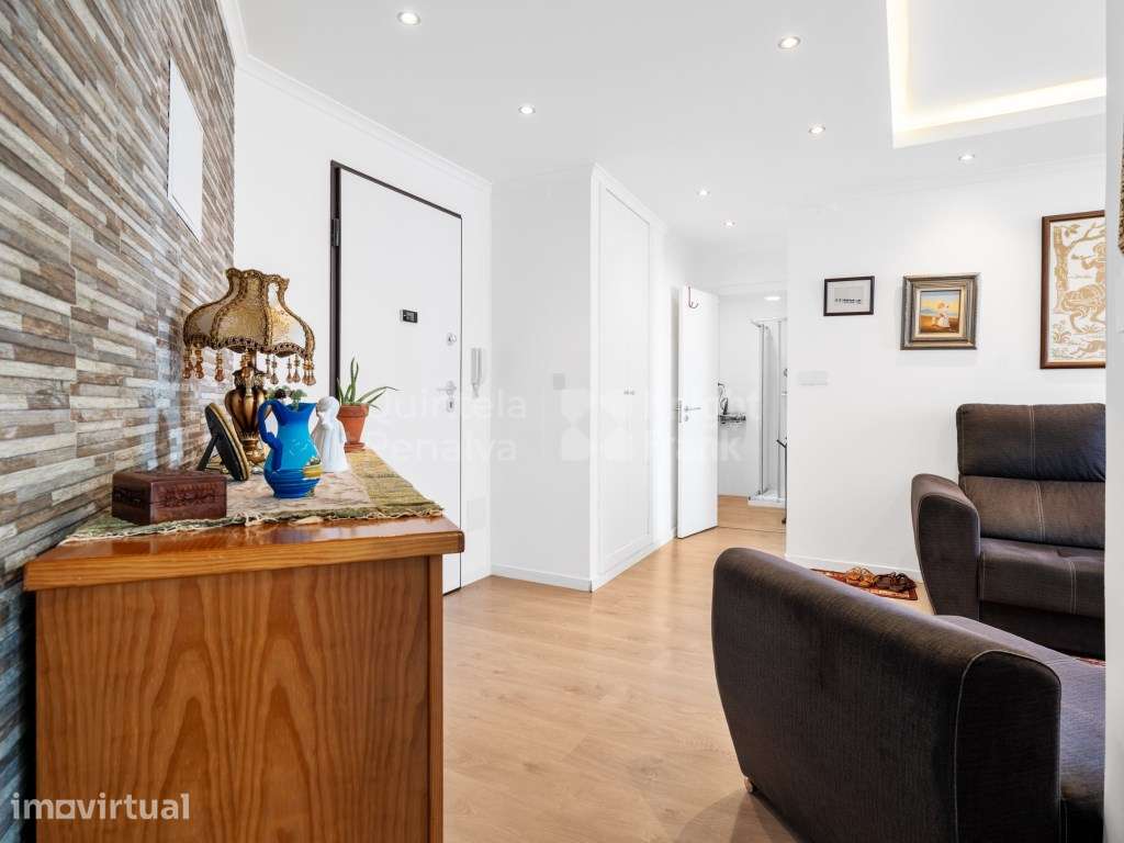 Apartamento T2 remodelado para venda em Verderena, Barreiro - Grande imagem: 3/25