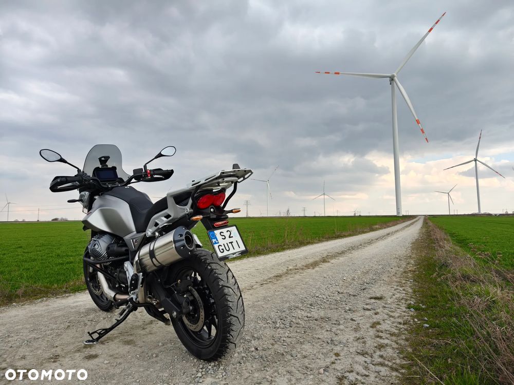 Moto Guzzi V85 - 1