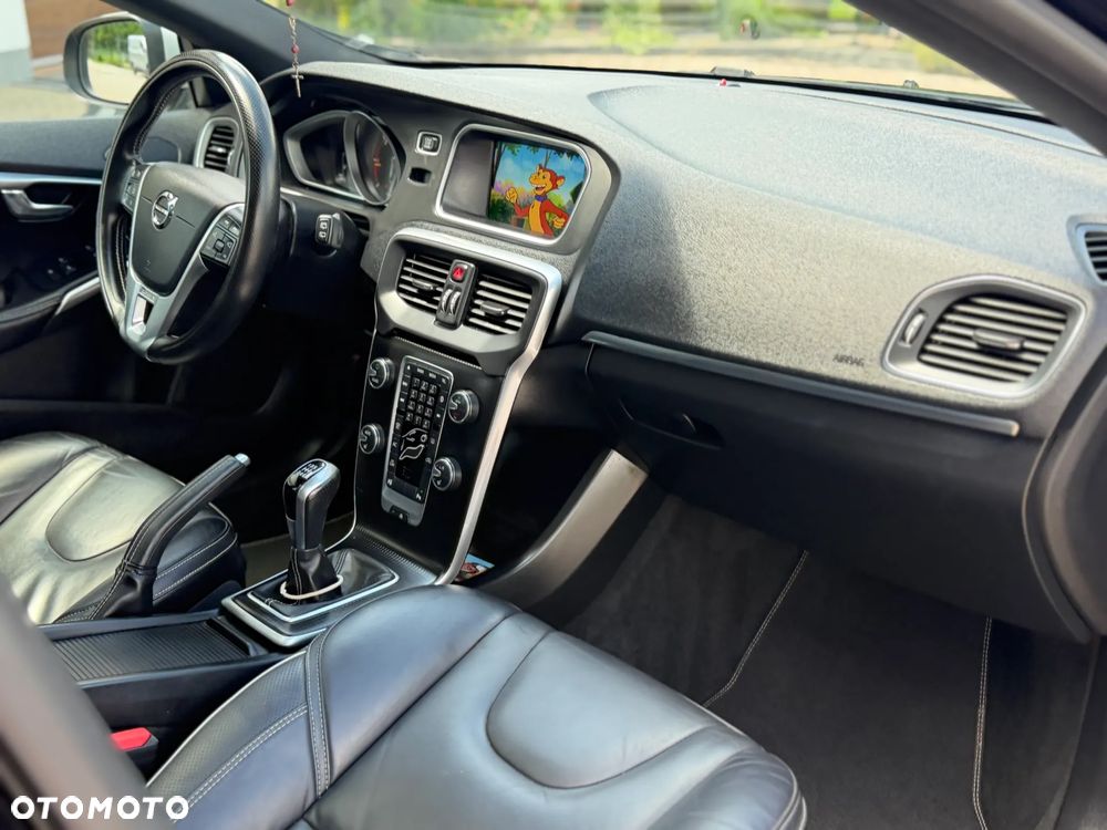 Volvo V40 D3 Drive-E R-Design Momentum - 4