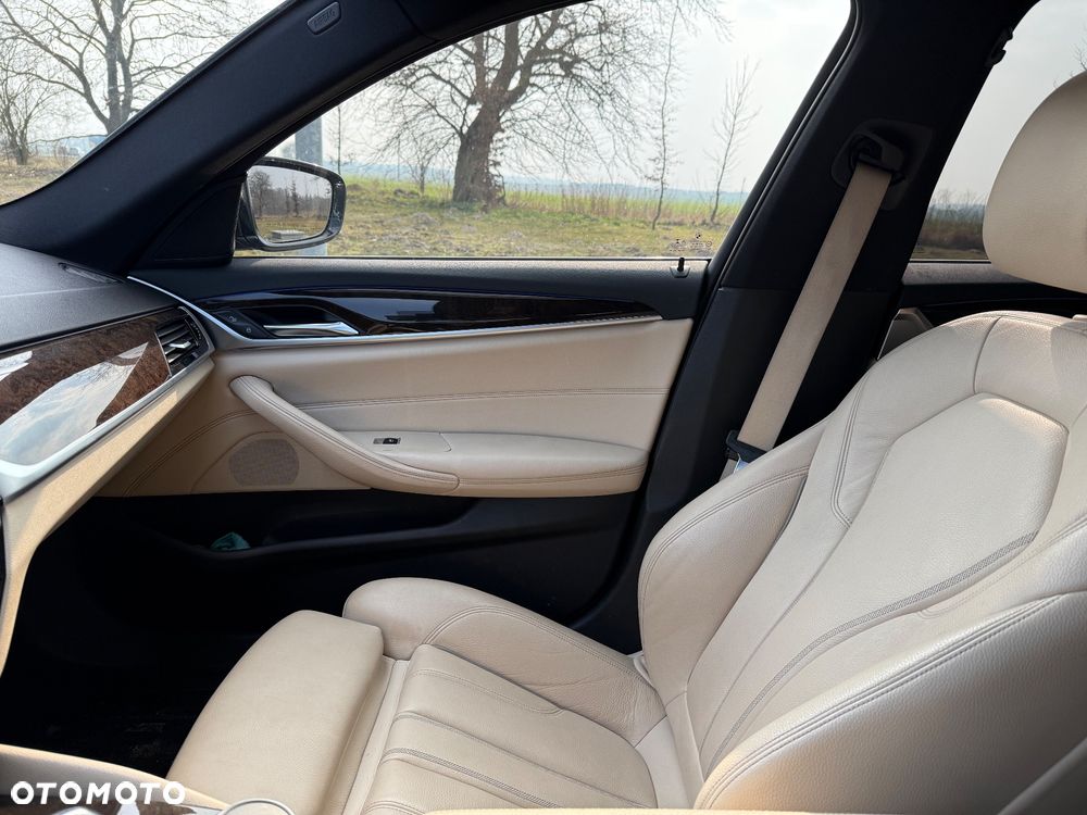 BMW Seria 5 540i xDrive Luxury Line sport - 16
