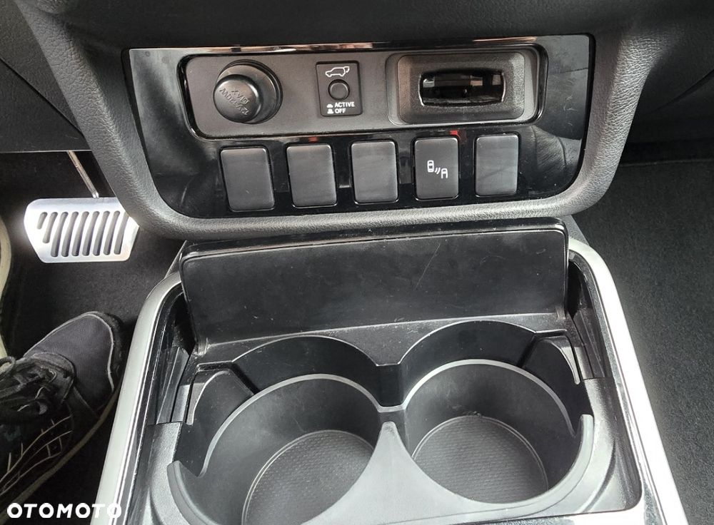 Mitsubishi Outlander - 16