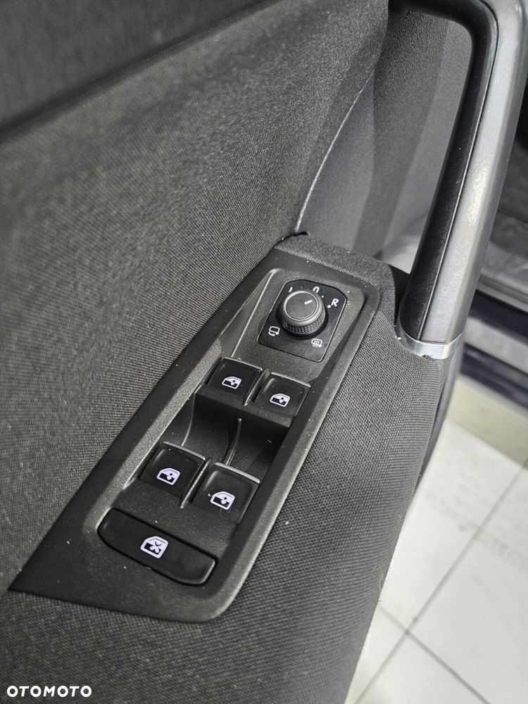 Volkswagen Touran - 20