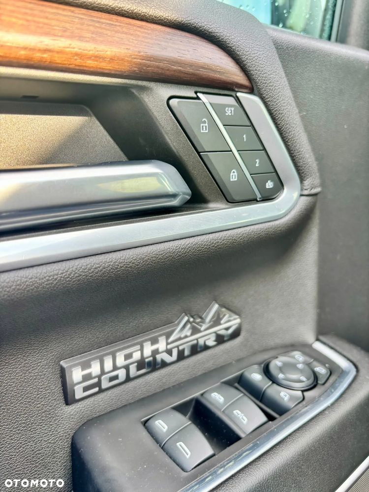 Chevrolet Silverado - 32