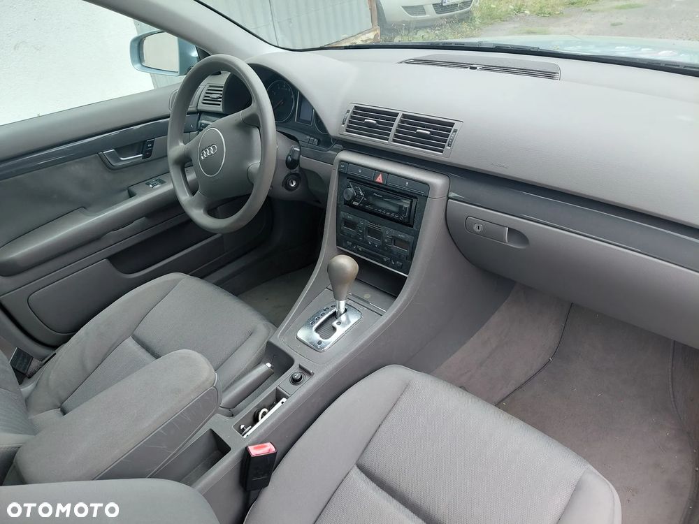 Audi A4 Limousine - 12