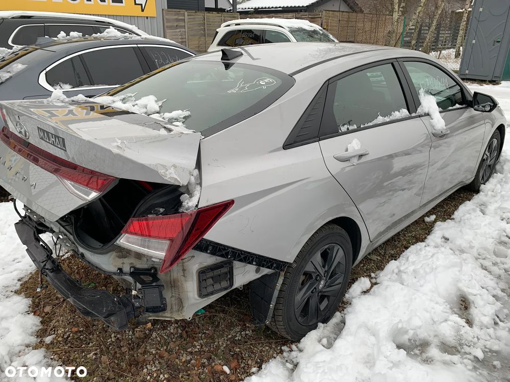 Hyundai Elantra - 16