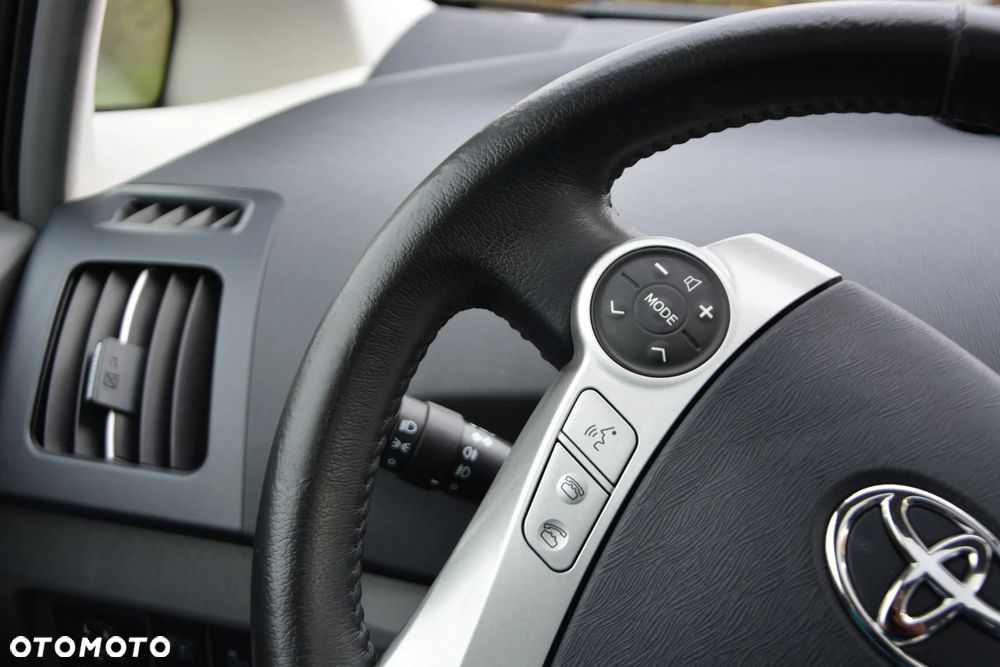 Toyota Prius 1.8 HSD Prestige - 13