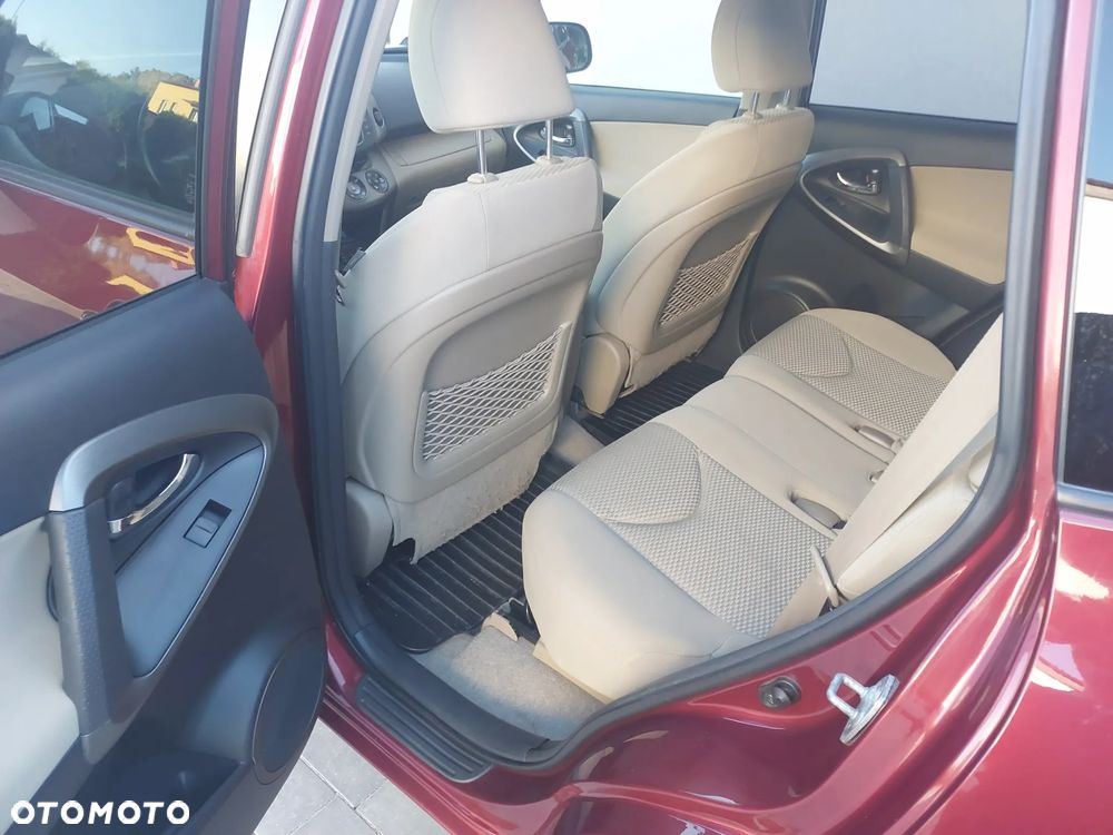 Toyota RAV4 - 16