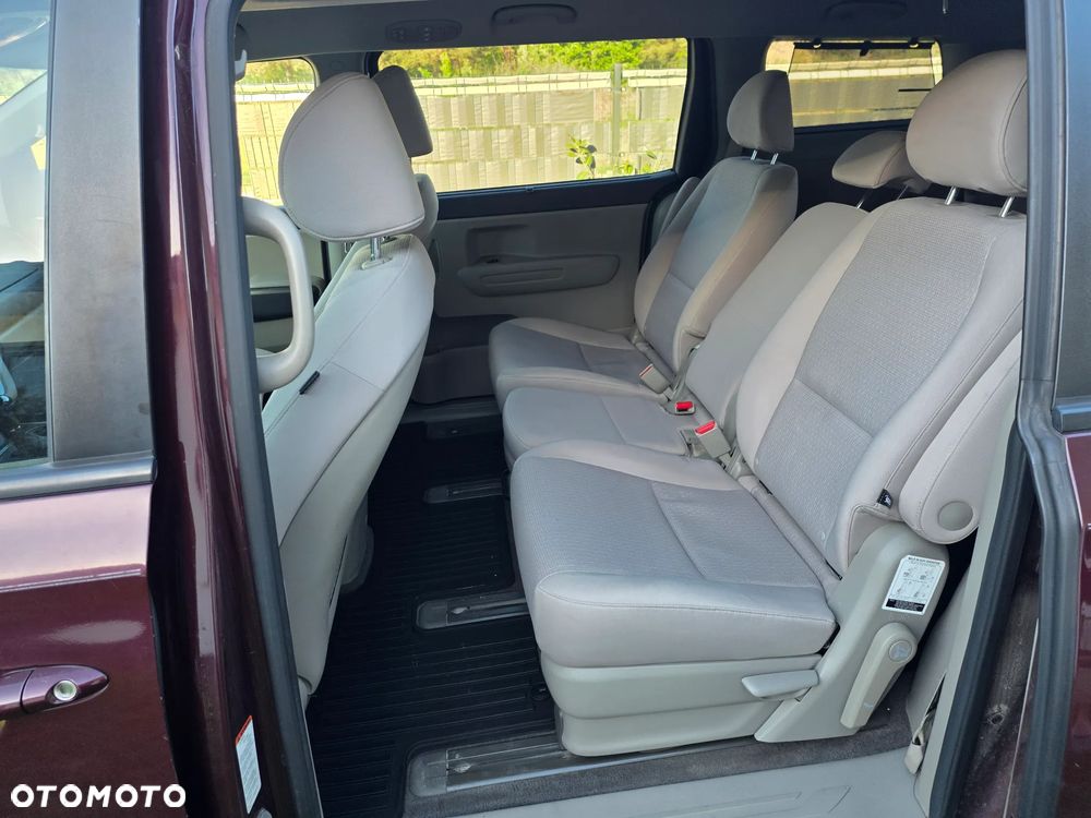 Kia Sedona - 7