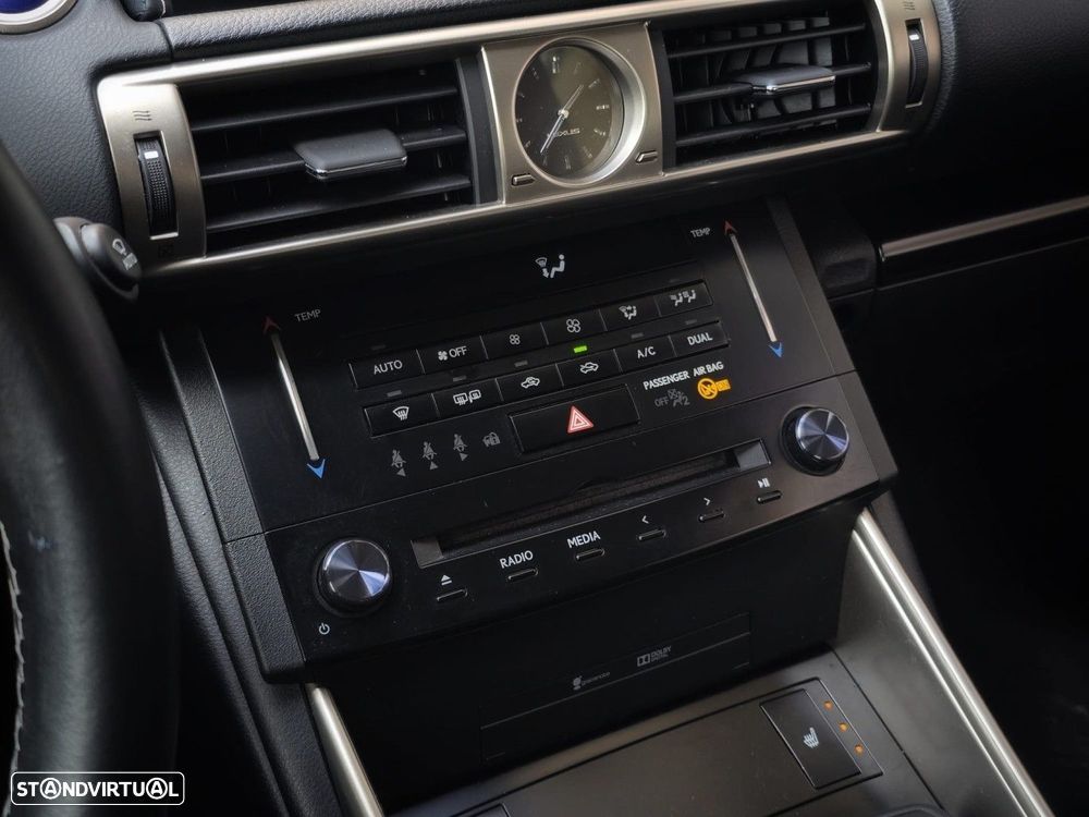 Lexus IS 300H Executive+ - 20