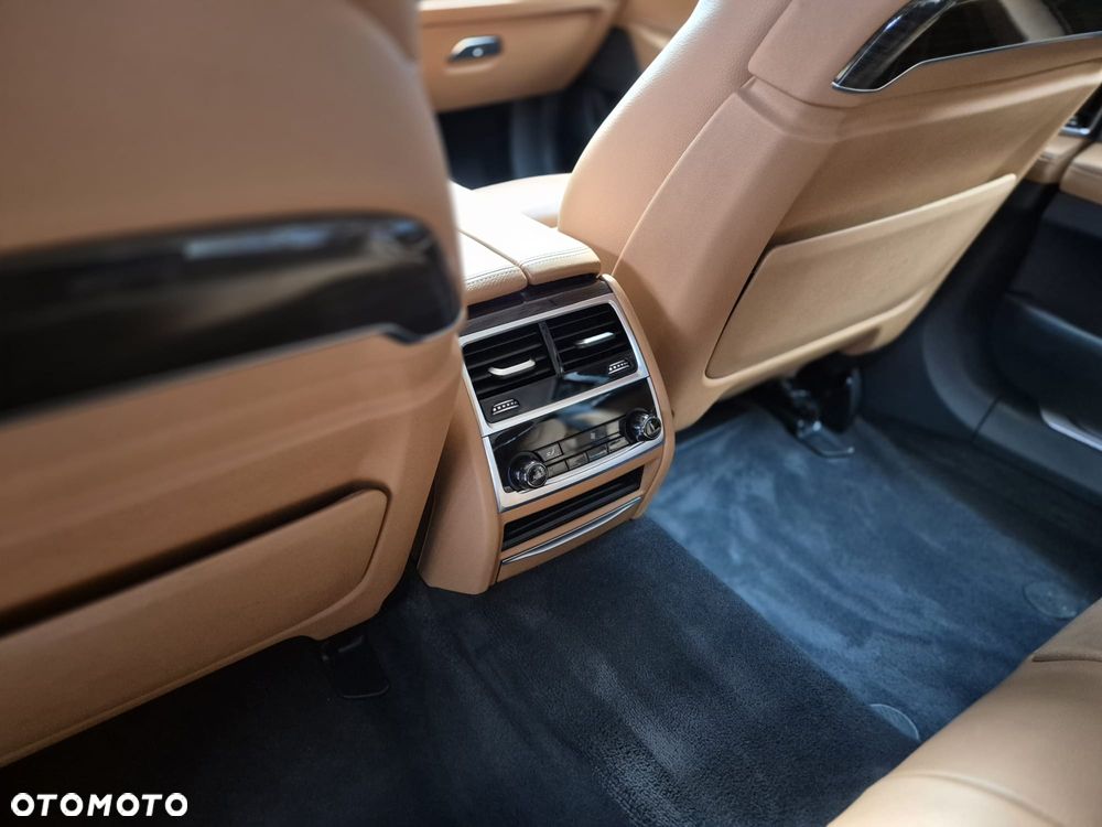 BMW Seria 7 - 26