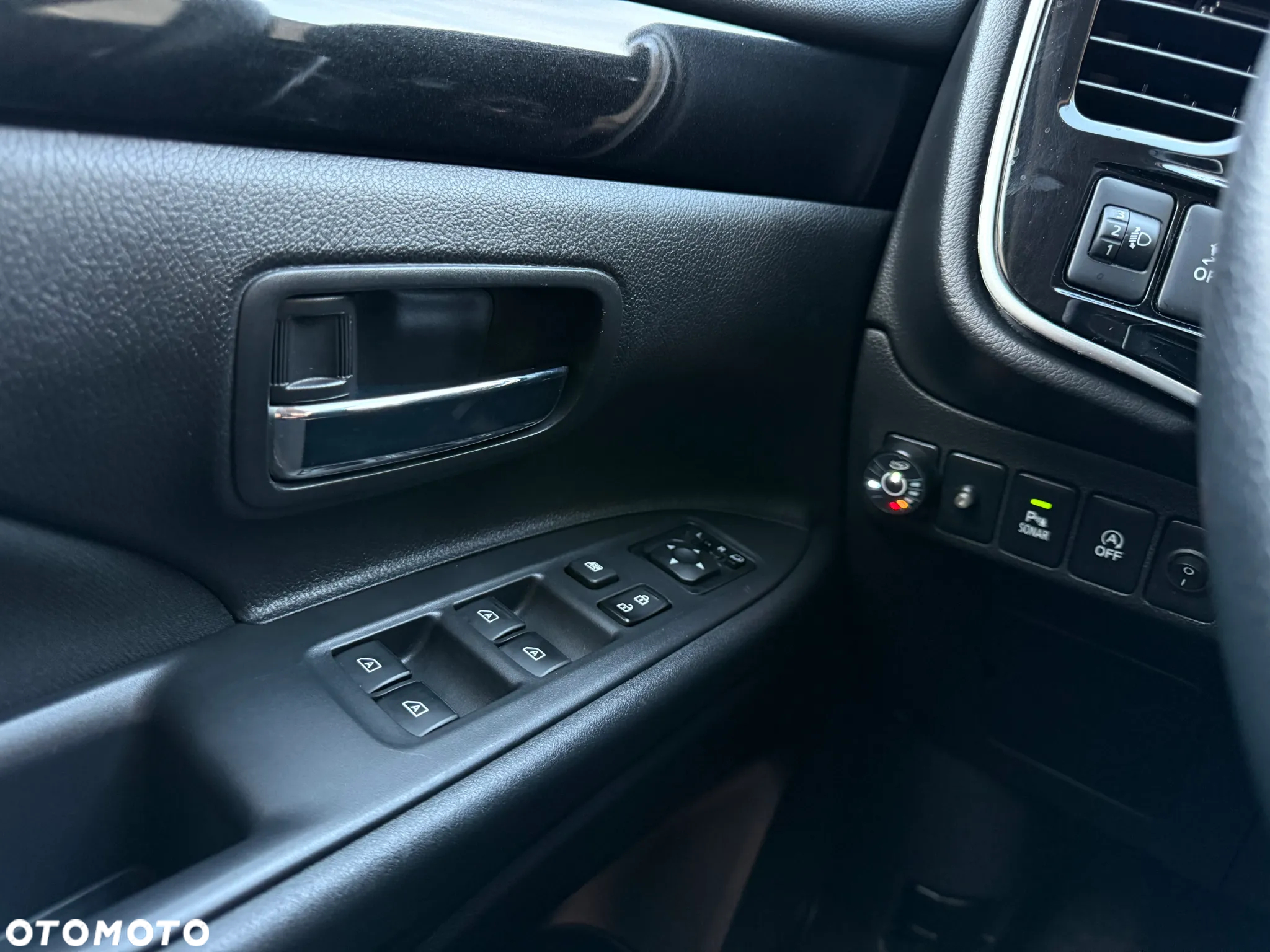 Mitsubishi Outlander 2.0 Intense Comfort 4WD CVT - 32