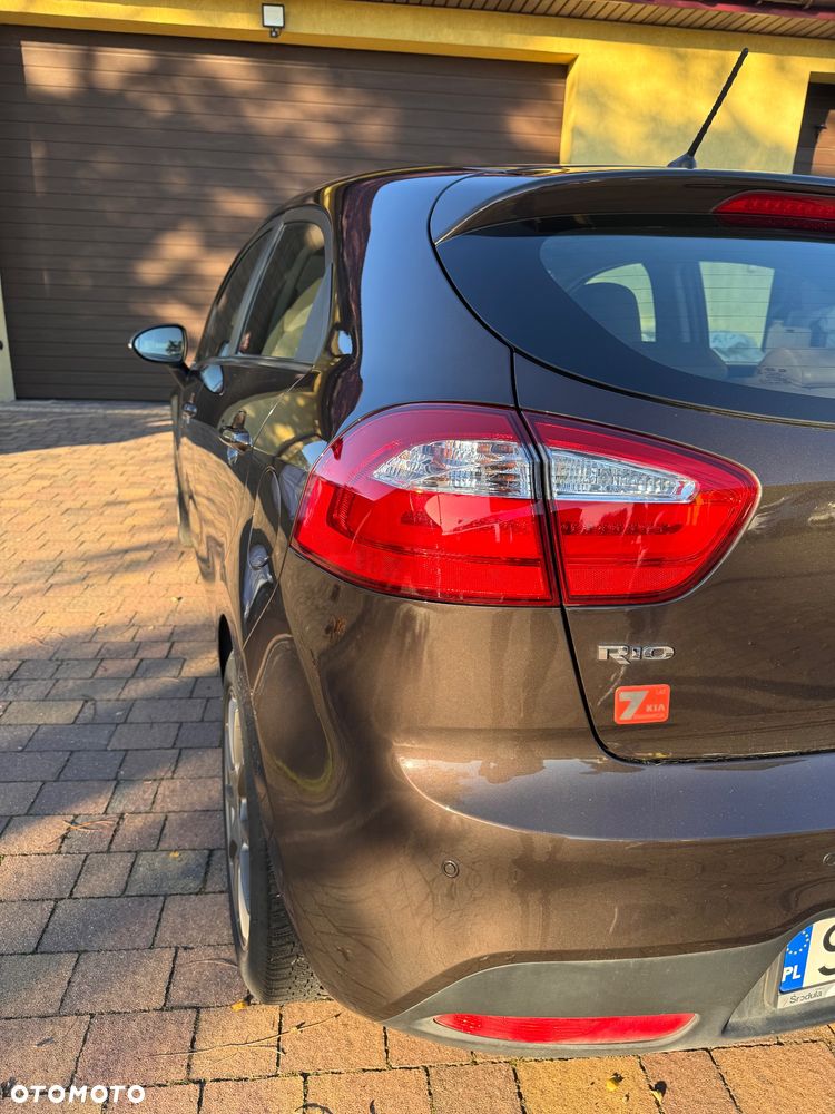 Kia Rio 1.4 L - 12