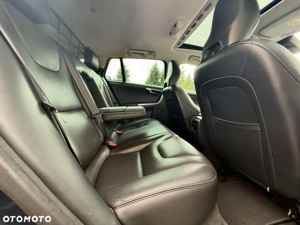 Volvo V60 D5 AWD Geartronic - 24