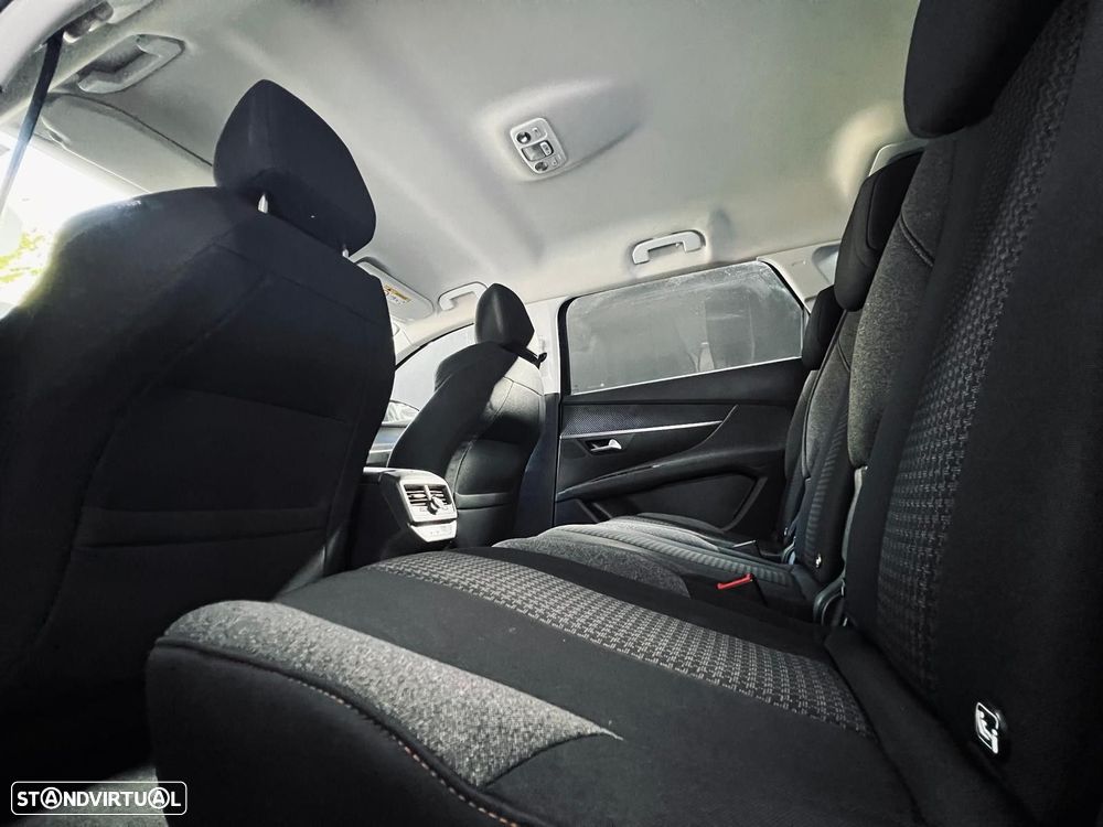 Peugeot 5008 1.5 BlueHDi Allure EAT8 - 39