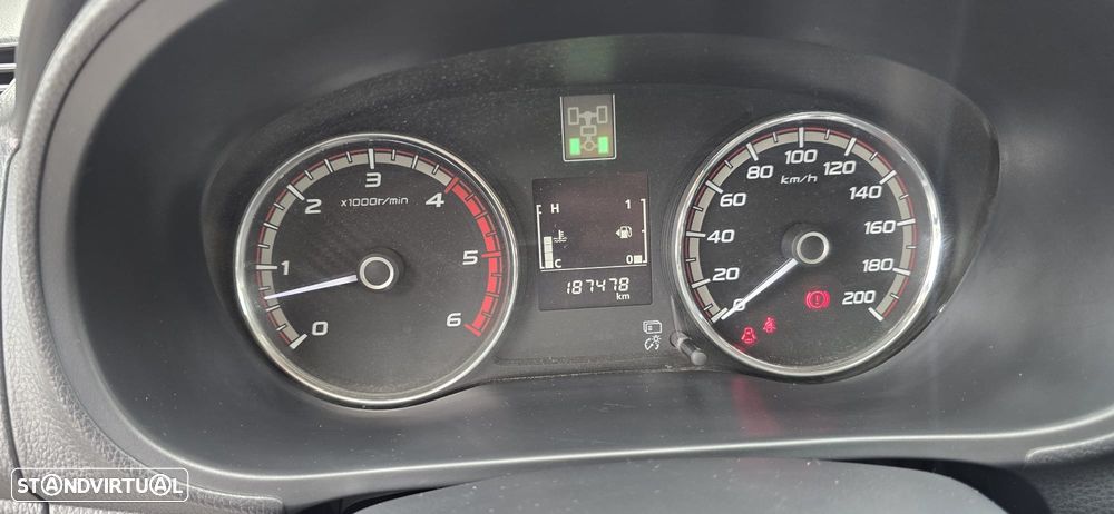 Mitsubishi L200 2.4 DI-D CD Strakar 4WD - 11