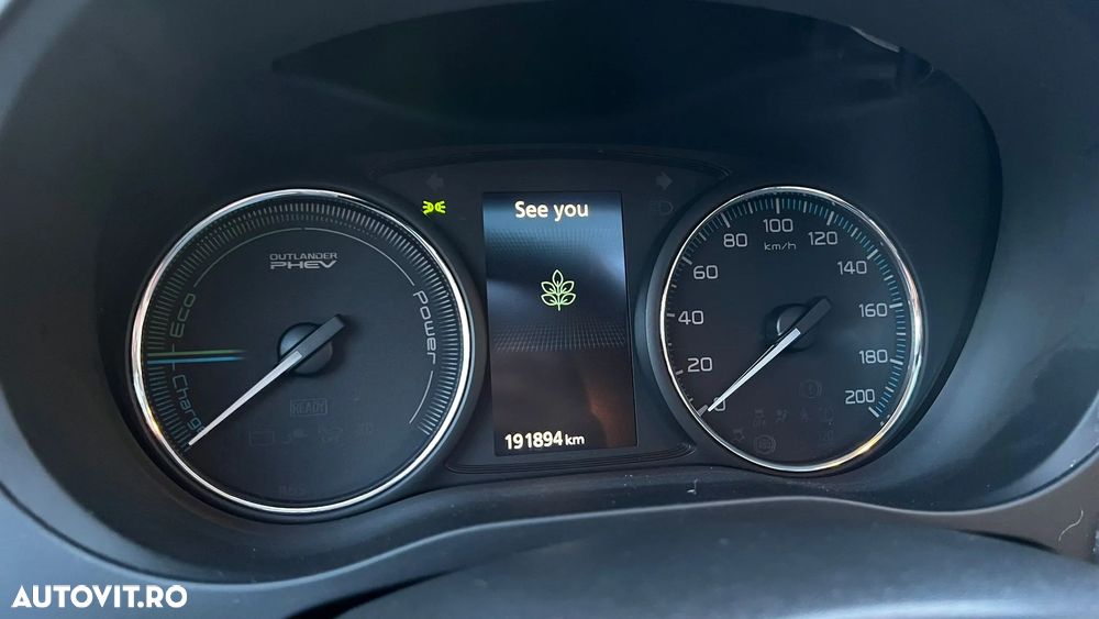 Mitsubishi Outlander - 11