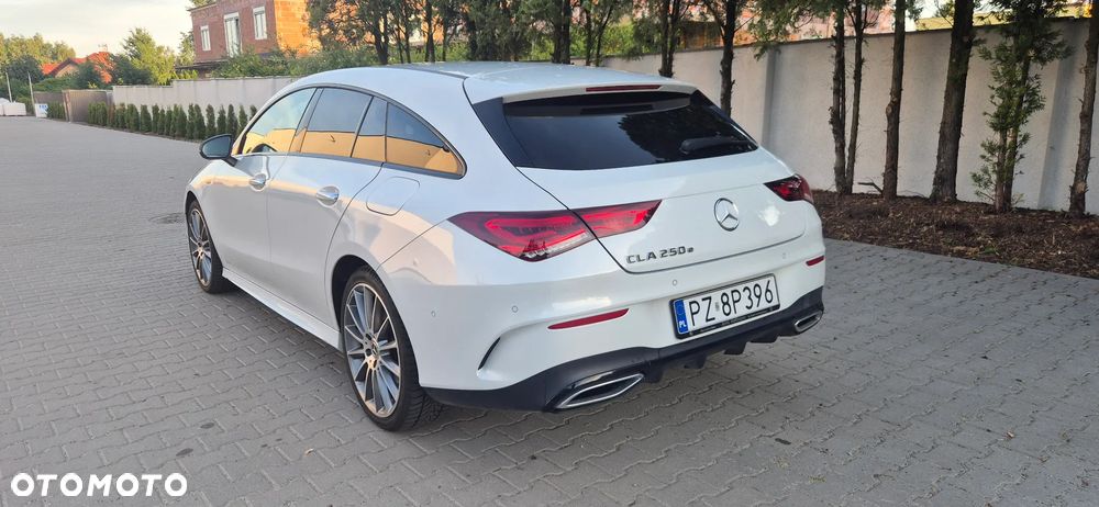Mercedes-Benz CLA 250 e 8G-DCT AMG Line - 2