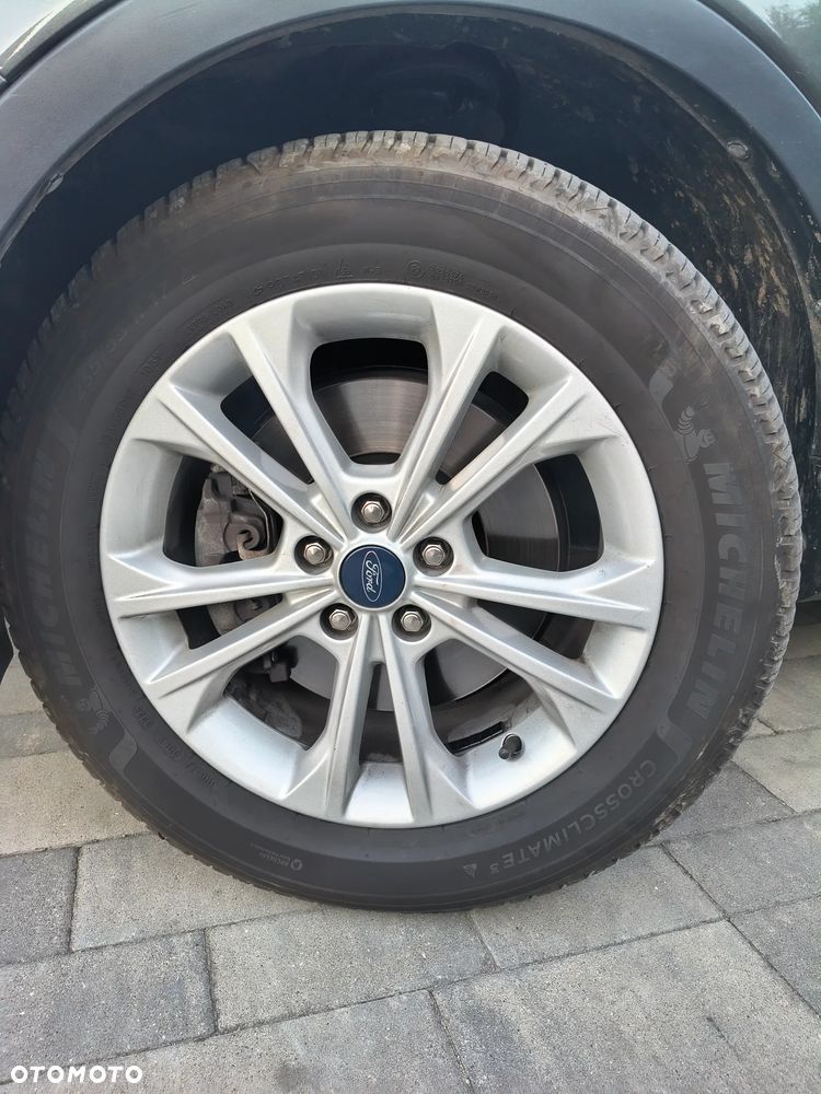Ford Kuga 2.0 TDCi 2x4 Business Edition - 24