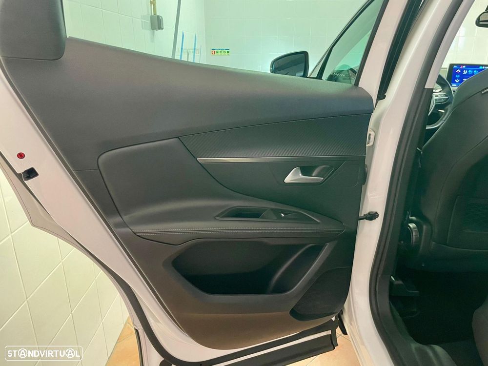 Peugeot 3008 1.2 PureTech Allure EAT6 - 26