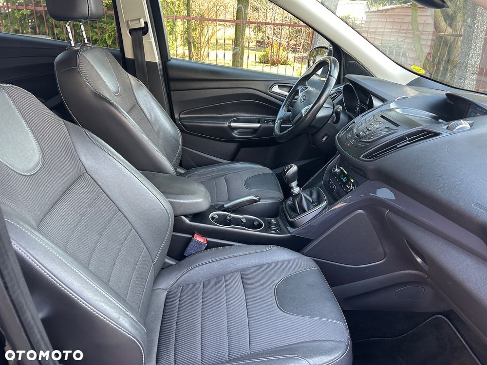 Ford Kuga 2.0 TDCi 2x4 Titanium - 25