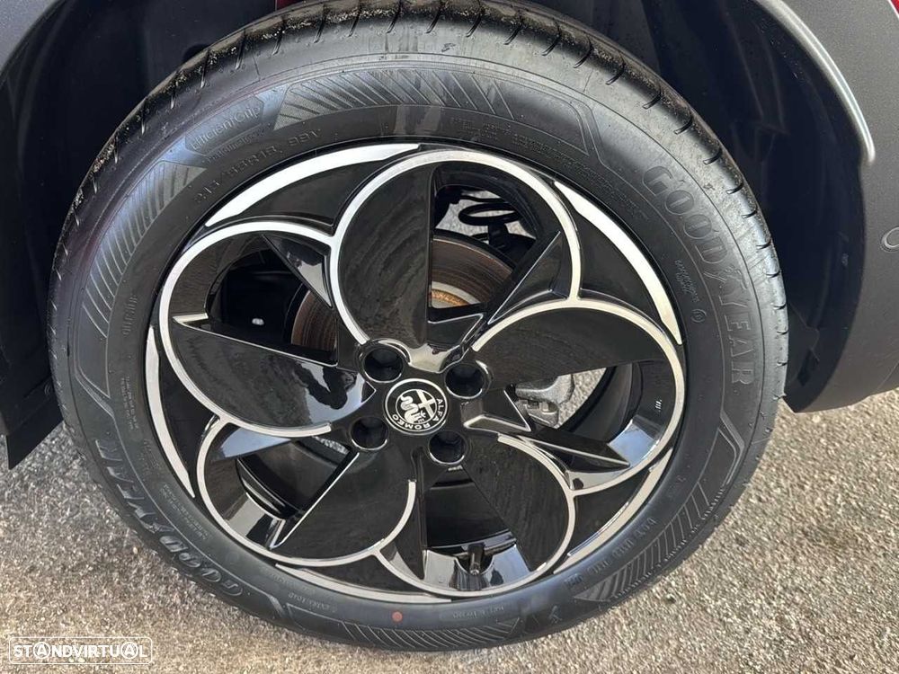 Alfa Romeo Junior 54 kWh Sport Speciale - 11