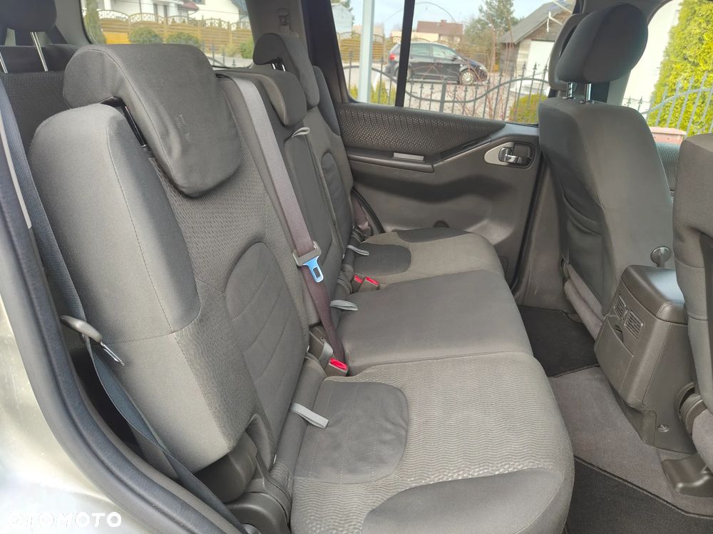 Nissan Pathfinder 2.5 DCi SE - 25
