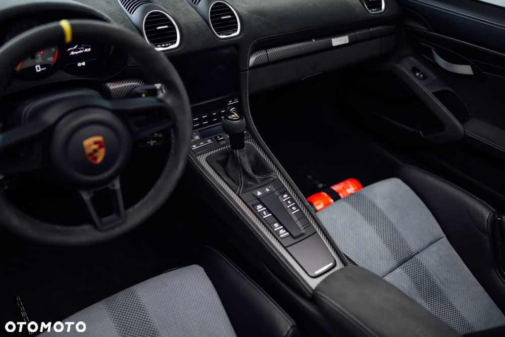 Porsche 718 Spyder - 27
