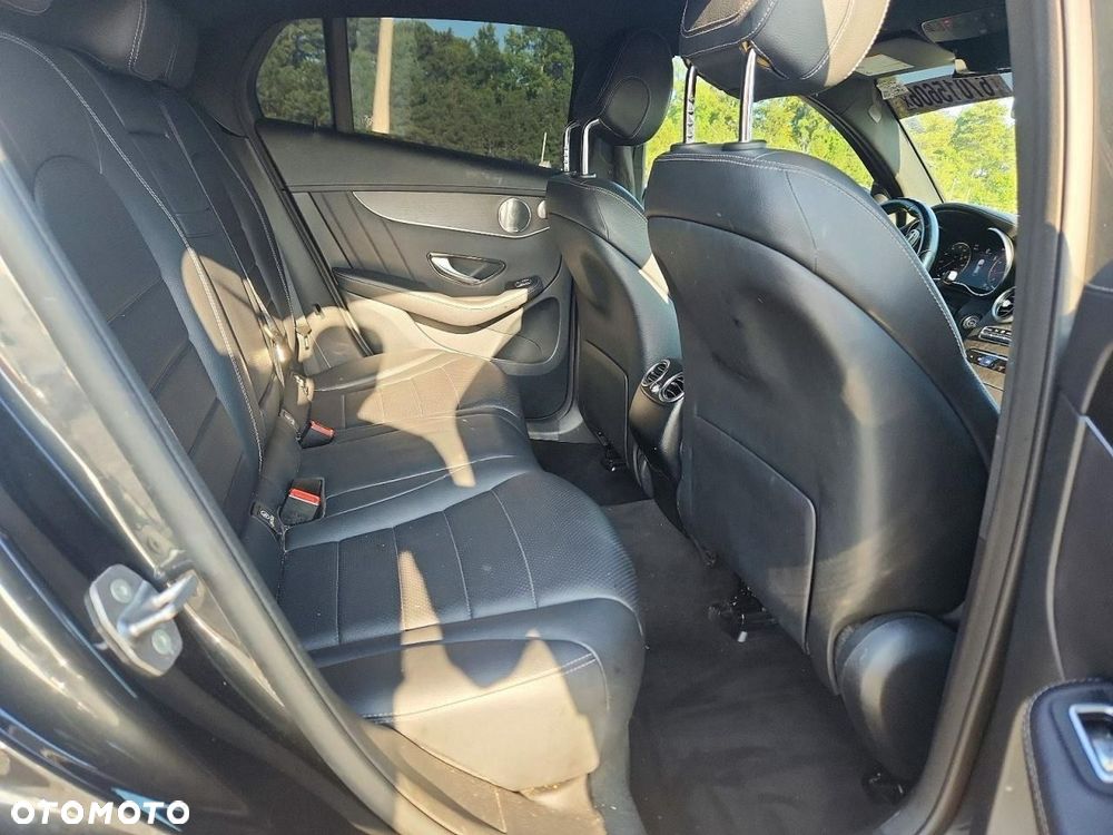 Mercedes-Benz GLC 300 4Matic 9G-TRONIC AMG Line - 10