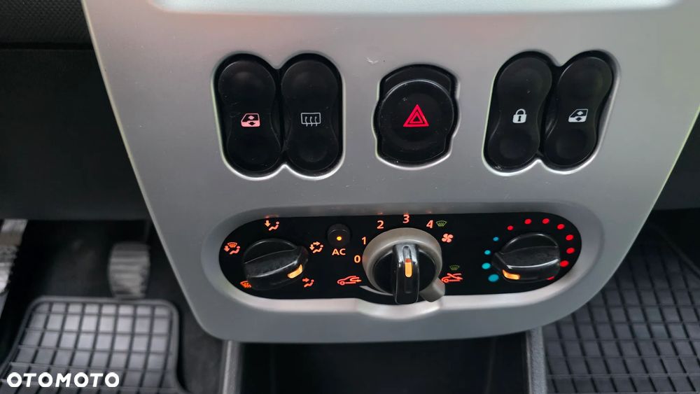 Dacia Sandero 1.6 Laureate - 30